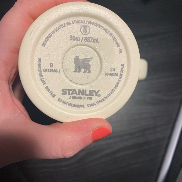 30oz Stanley Travel Mug with Handle - Picture 4 of 4